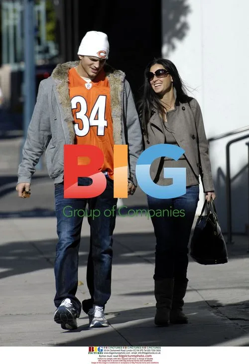 Demi Moore and Ashton Kutcher take romantic walk