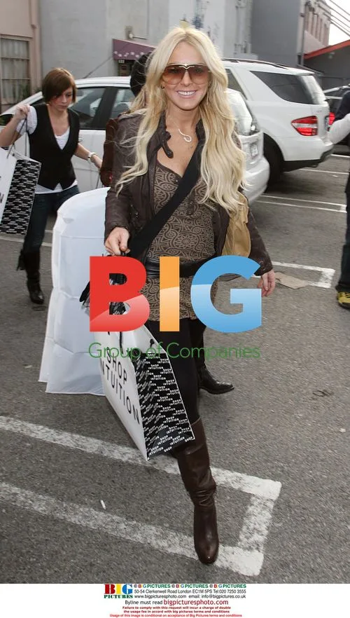 Lindsay Lohan Goes Shopping in LA