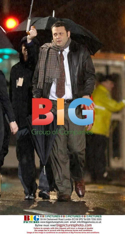 Reese Witherspoon and Vince Vaughn kissing on 'Four Christmases' set