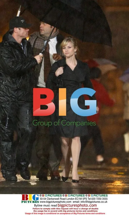 Reese Witherspoon and Vince Vaughn on 'Four Christmases' set