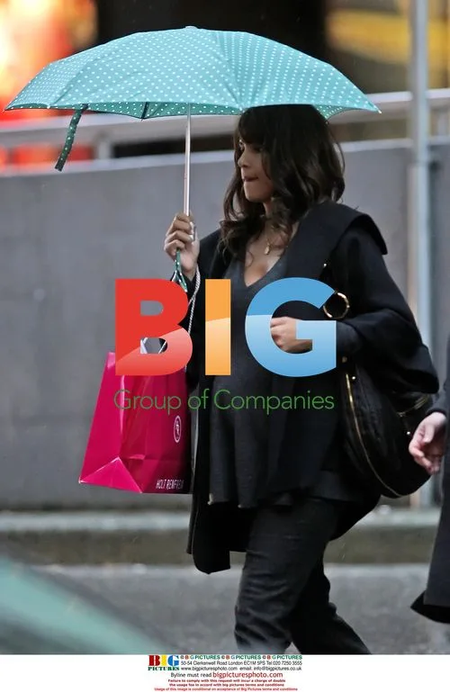 Halle Berry Shows Off Baby Bump