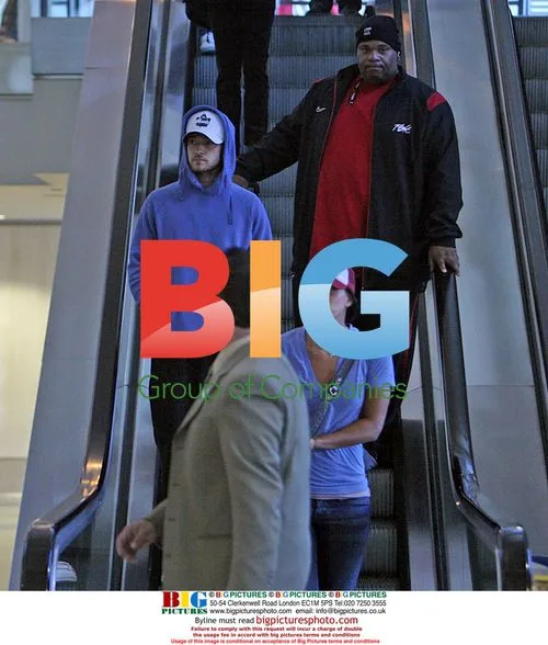 Justin Timberlake at LAX with Bodyguard
