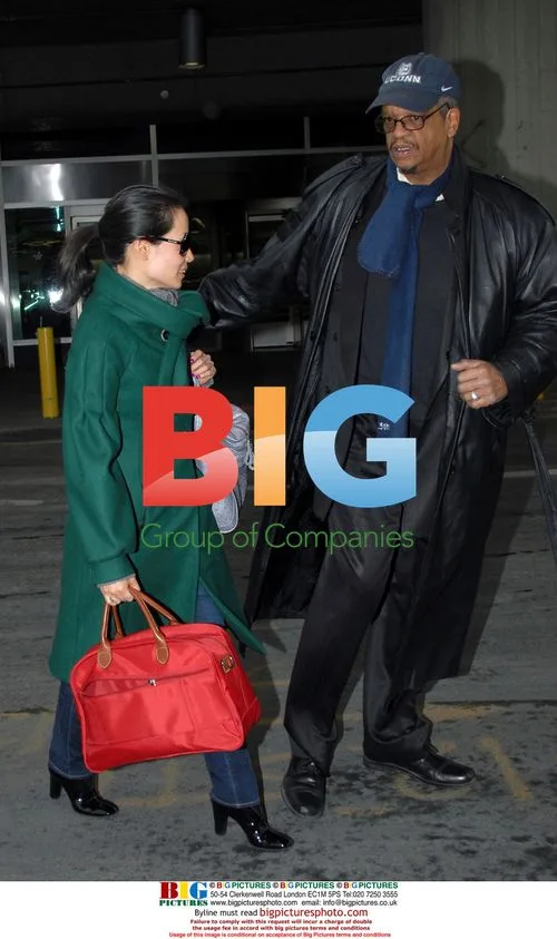 Lucy Liu Arrives at La Guardia with Bodyguard