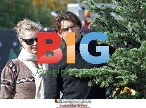 Jerry O'Connell and Rebecca Romijn Christmas Tree Shopping