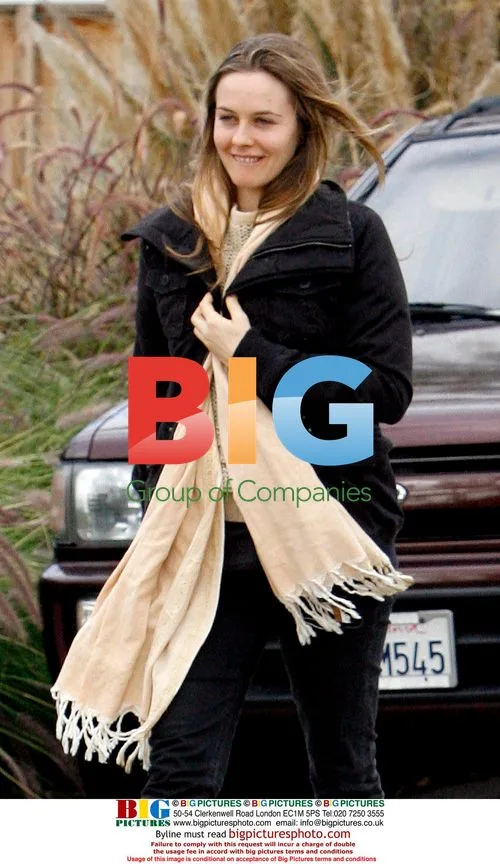 Alicia Silverstone Leaving Pilates Class