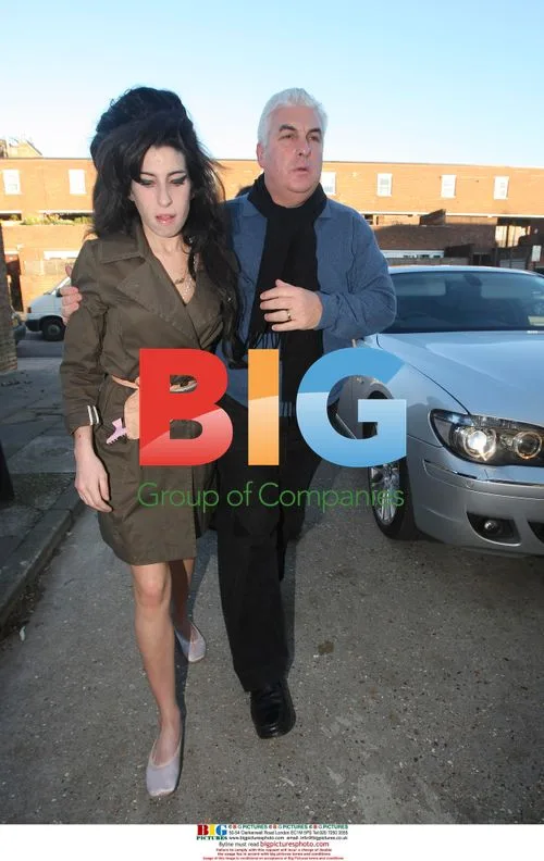 Amy Winehouse visits husband in prison