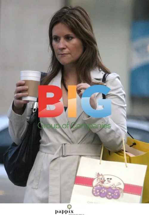 Harriet Scott Goes Christmas Shopping in London
