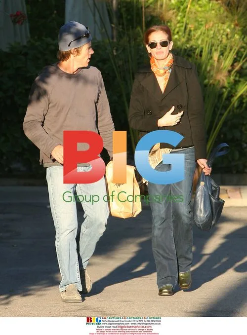 Julia Roberts and Danny Moder in Malibu