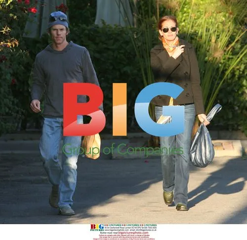 Julia Roberts & Danny Moder in Malibu