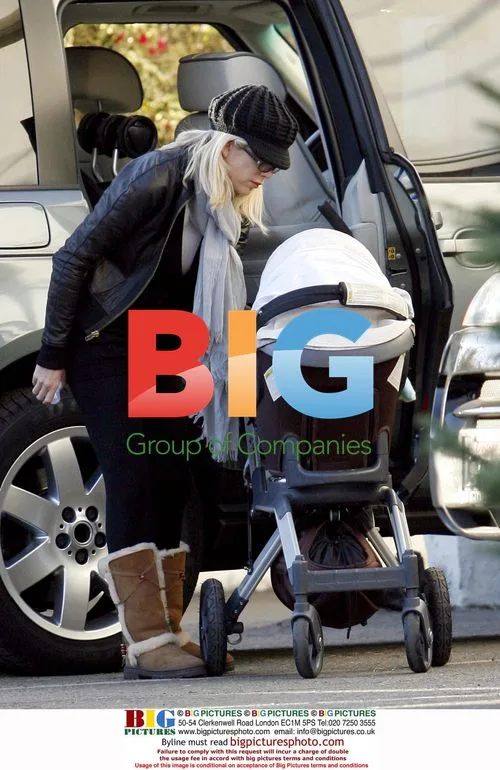 Tori Spelling and Dean McDermott with son Liam