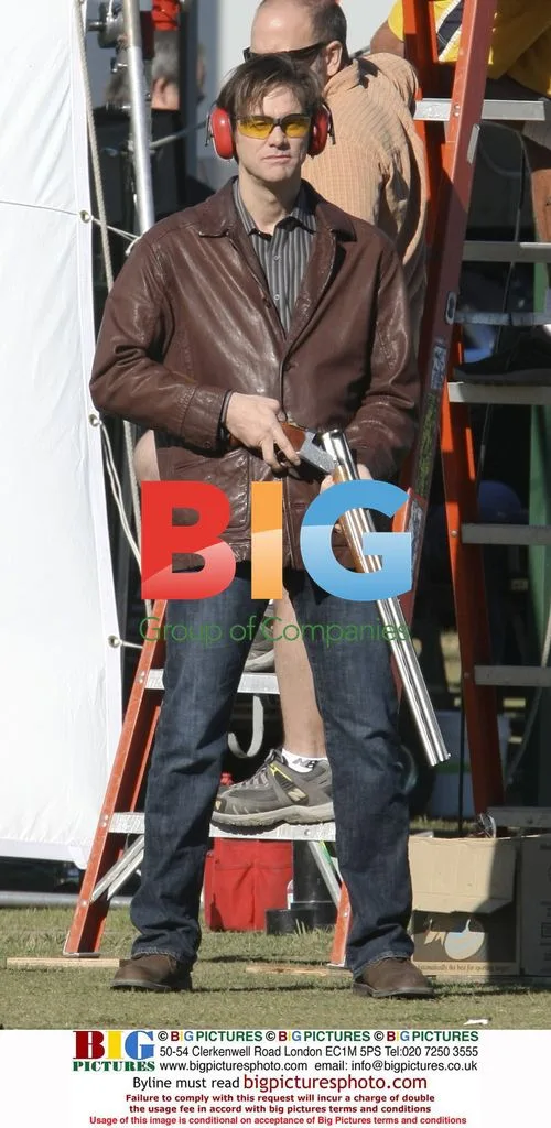 Jim Carrey and Zooey Deschanel Skeet Shooting on 'Yes Man' Set