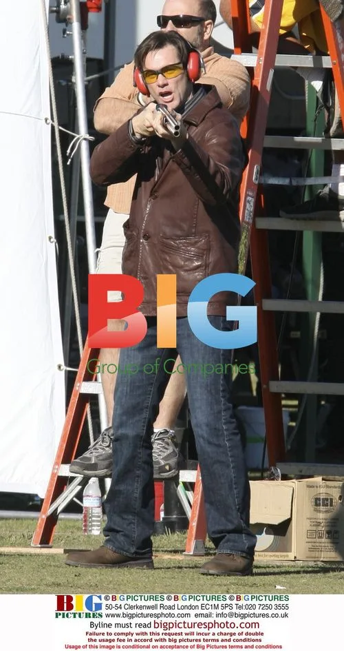 Jim Carey and Zooey Deschanel film skeet shooting scene