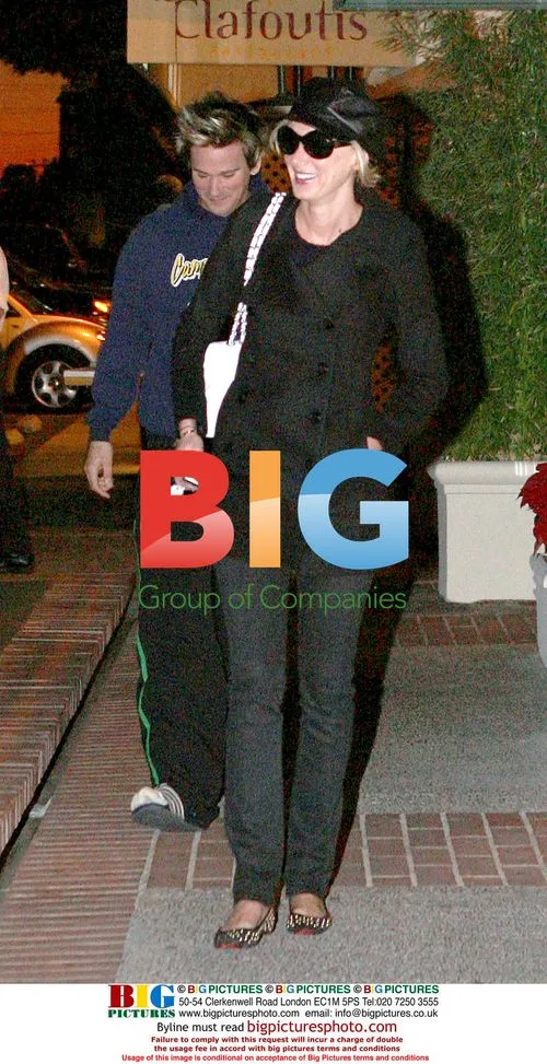 Kimberly and Sean Stewart Meet at Sunset Plaza