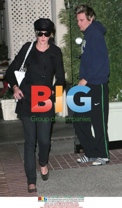 Kimberly and Sean Stewart Leaving Beauty Salon