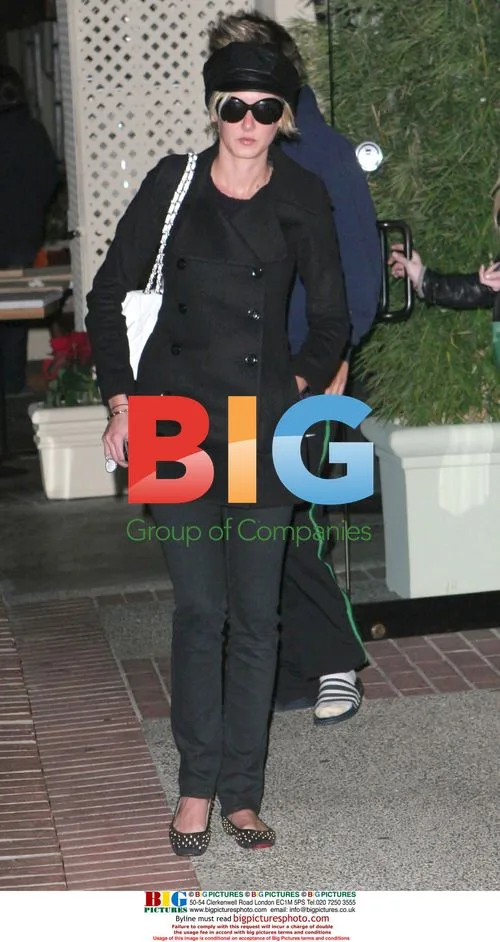 Kimberly Stewart and Sean Stewart Leaving Salon