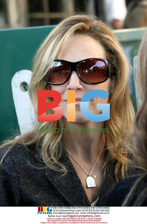 Sheryl Crow and Rita Wilson outside The Ivy