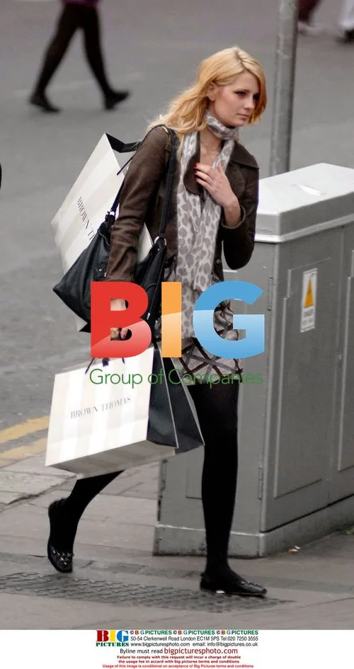 Mischa Barton Christmas Shopping in Dublin