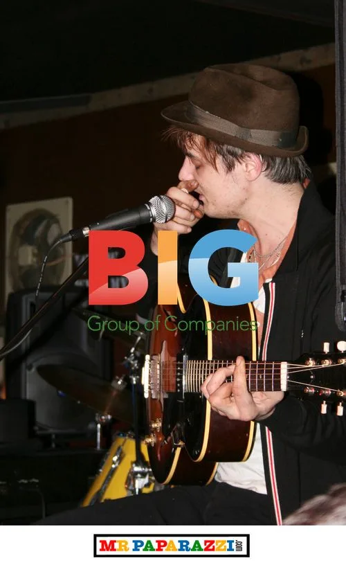 Pete Doherty performs with Chas and Dave