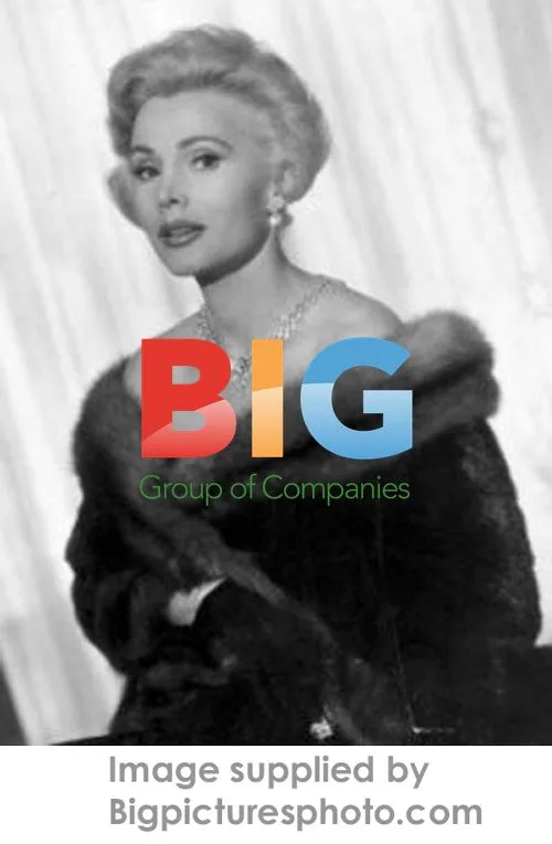 Zsa Zsa Gabor Leaves Salon