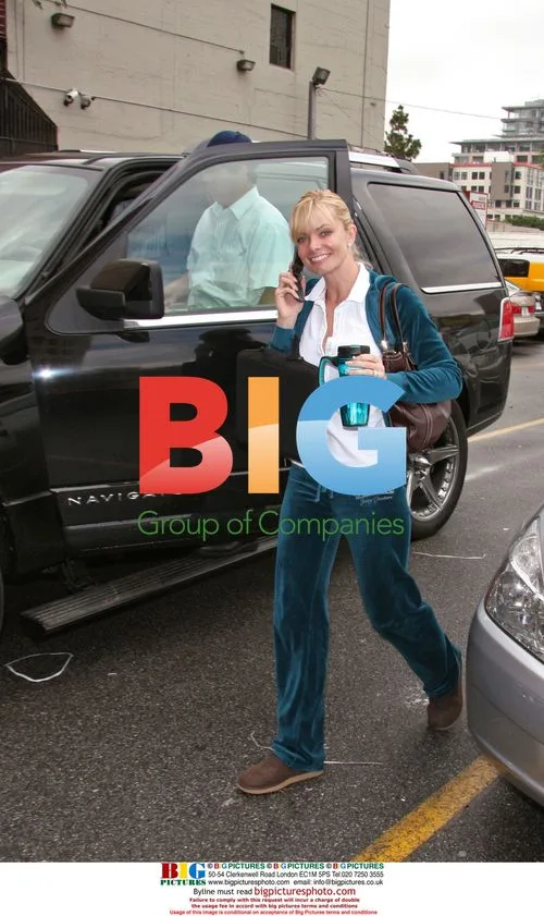 Jaime Pressly Works on Fashion Line