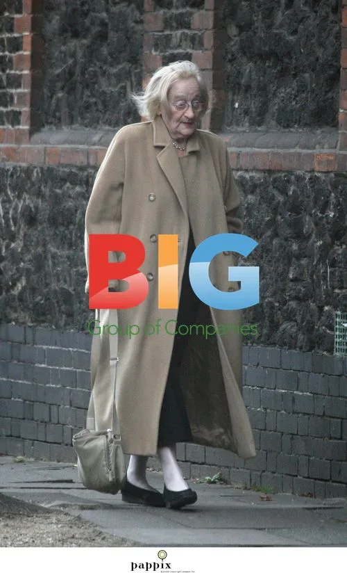 Liz Smith Honored for Royle Family Role