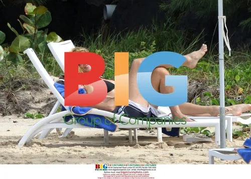 Nicolette Sheridan & Michael Bolton On Holiday