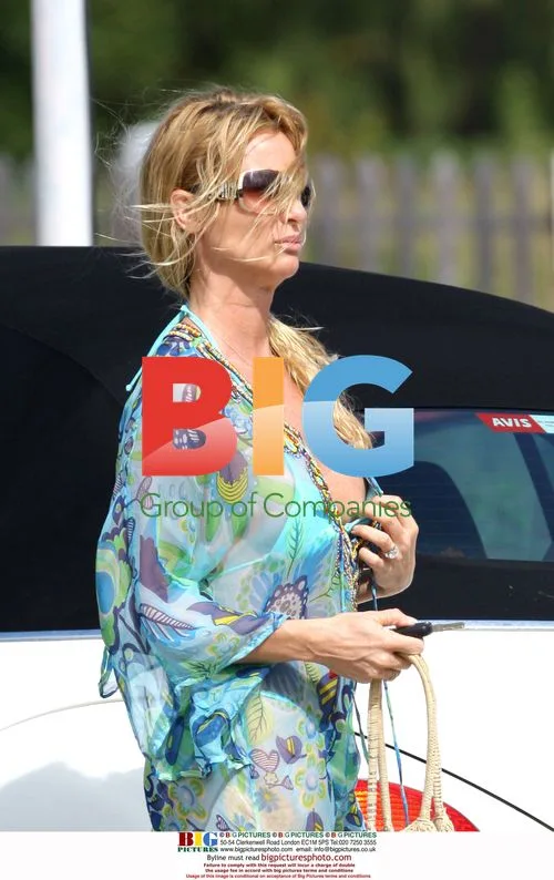 Nicolette Sheridan and Michael Bolton Shopping