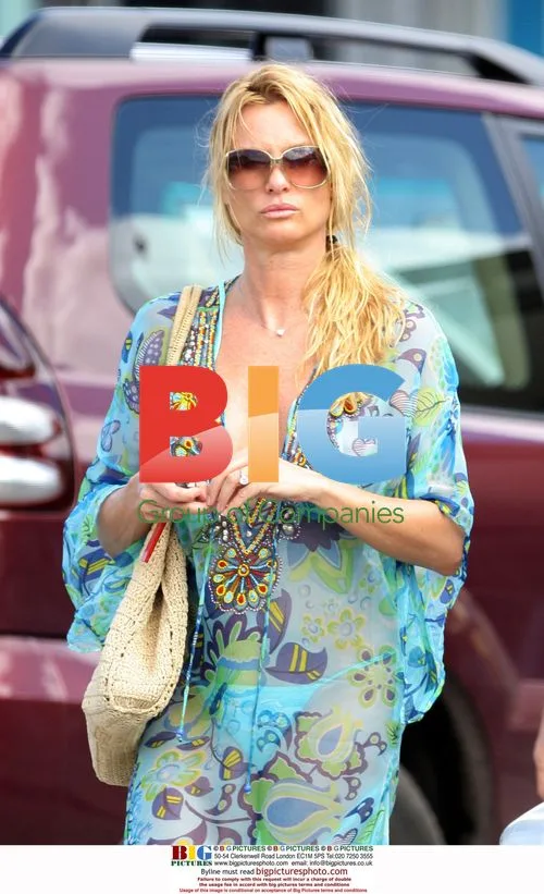 Nicolette Sheridan & Michael Bolton Shop in St. Barthelemy