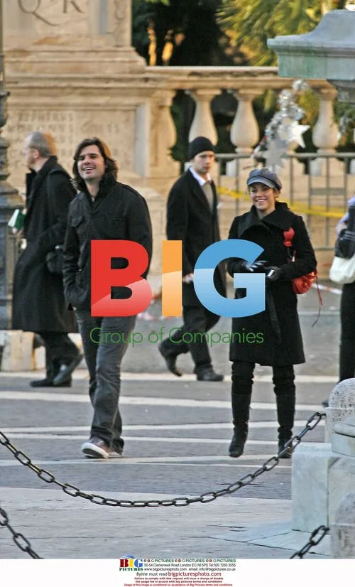 Shakira and Boyfriend Visit Rome Sights