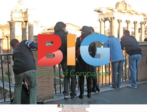 Shakira and Boyfriend Sightseeing in Rome