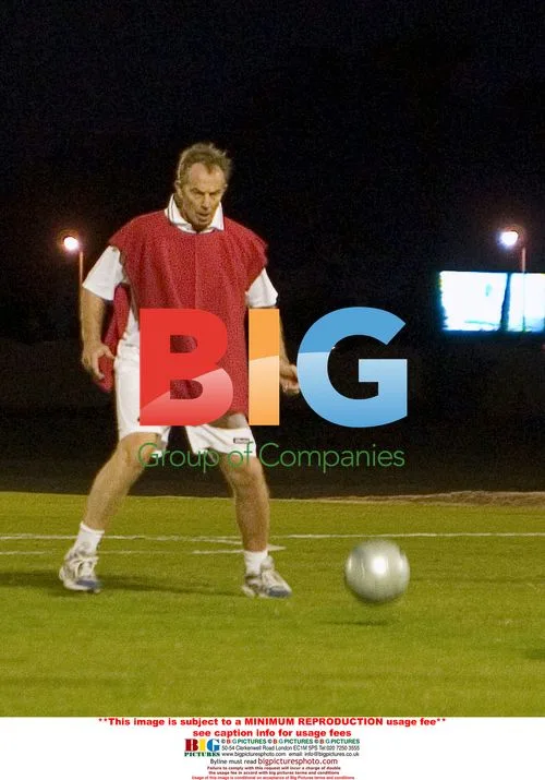 Tony Blair and son play football in Sharm El Sheikh