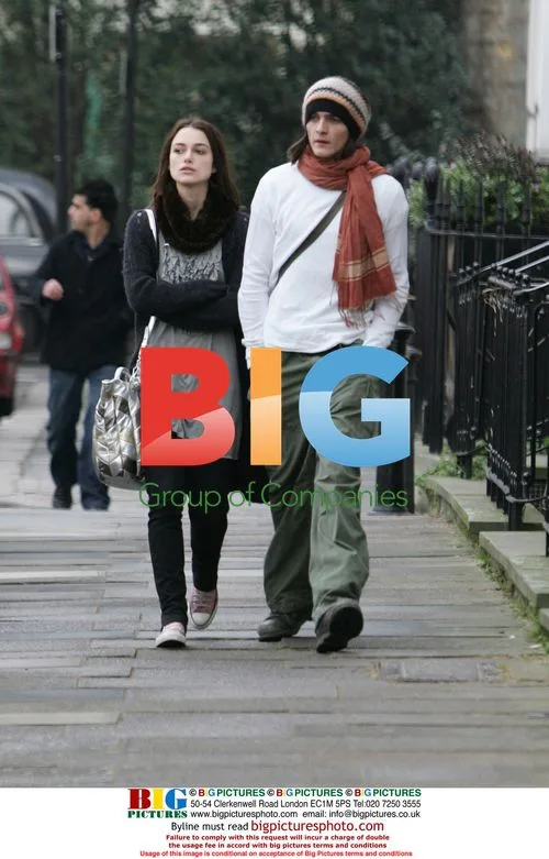 Keira Knightley shopping with boyfriend