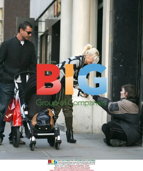 Gwen Stefani and Gavin Rossdale Go Shopping in London