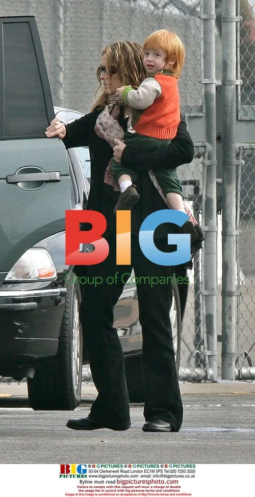Julia Roberts Says Goodbye at Airport