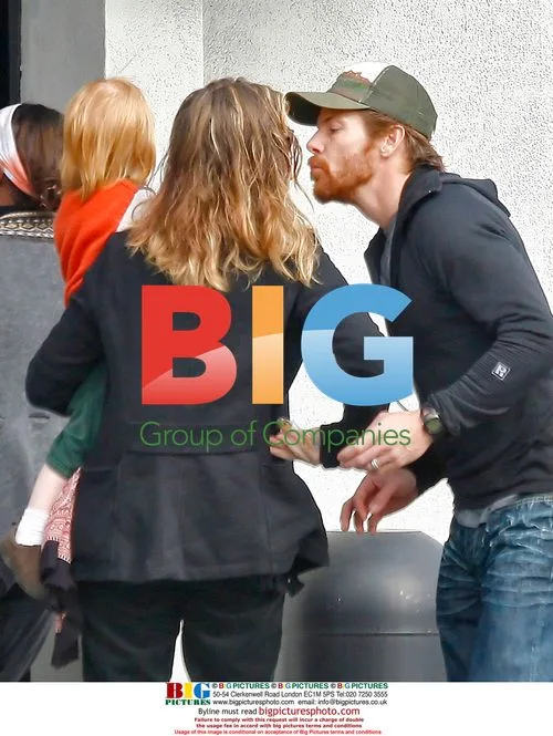 Julia Roberts and Danny Moder Kiss at Private Jet