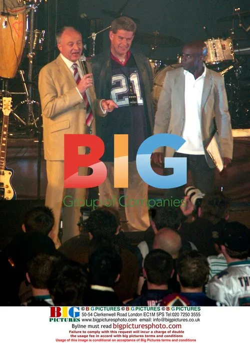 Mayor Ken Livingstone and Trevor Nelson at Super Bowl NFL UK party