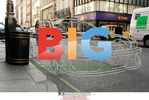 Benedict Radcliffe art "parked" outside Mayfair shop
