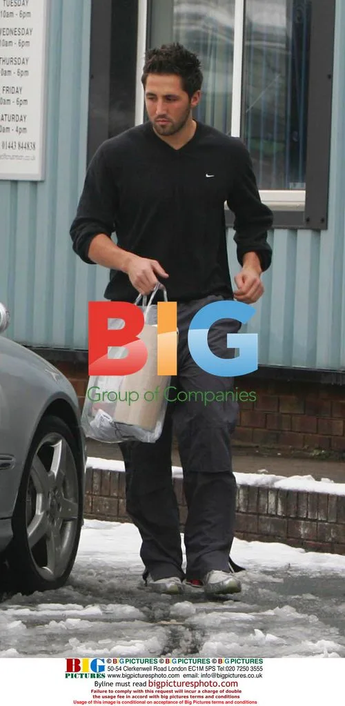 Charlotte Church's Boyfriend Gavin Henson Shops for Vitamins