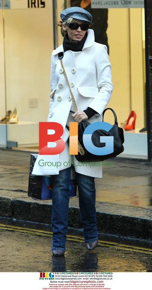 Kylie Minogue Dashes Through London Snow