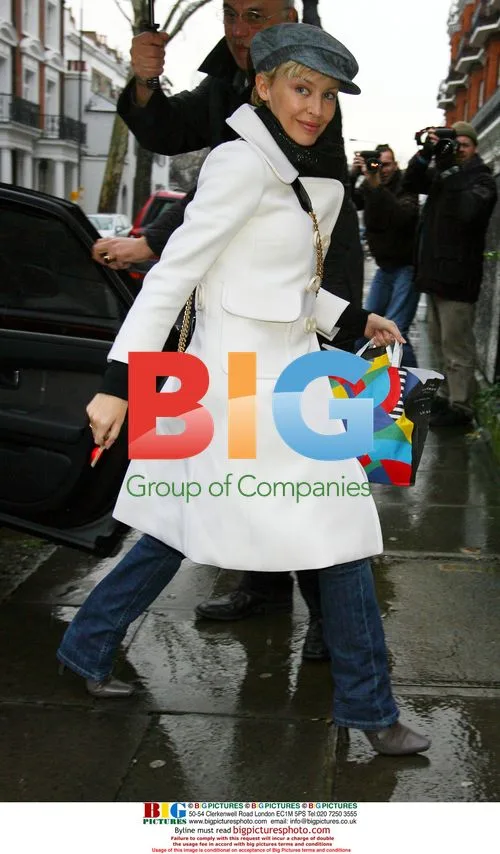 Kylie Minogue Dashing Through the Snow