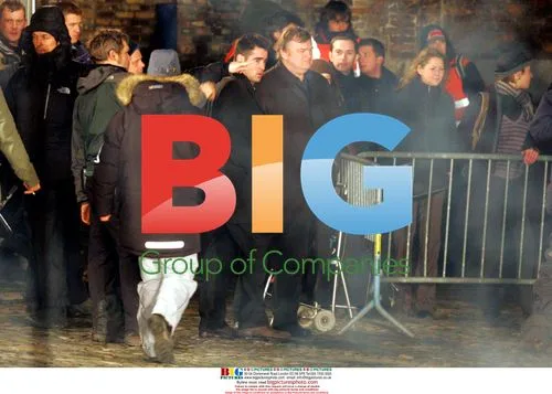 Colin Farrell and Ralph Fiennes on set of 'In Bruges'