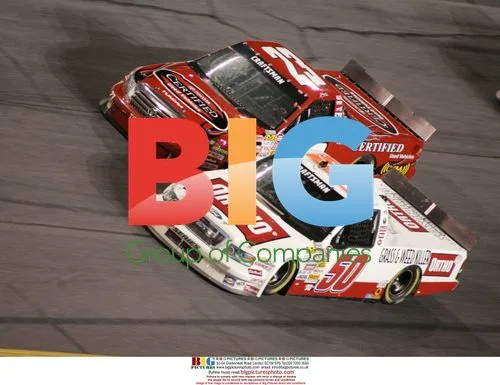 Carl Edwards battles Johnny Benson in NASCAR race