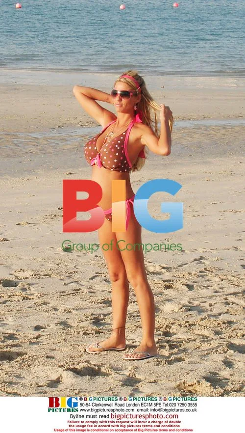 Glamour model Jordan relaxes on Dubai beach