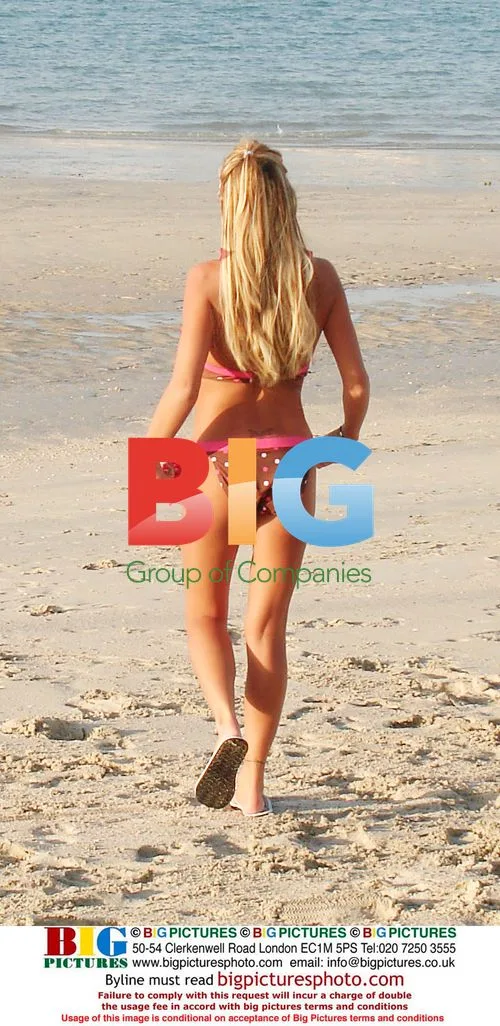 Jordan relaxes on Dubai beach
