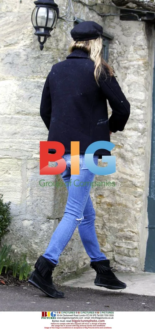 Kate Moss Spotted at Local Pub with Mystery Man