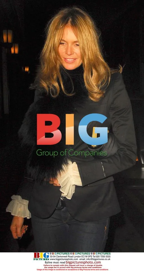Elle Macpherson dines with Ray Fearon at The Ivy