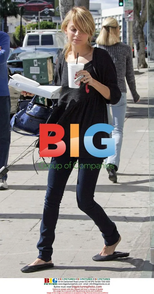 Mischa Barton and Nicole Richie out together