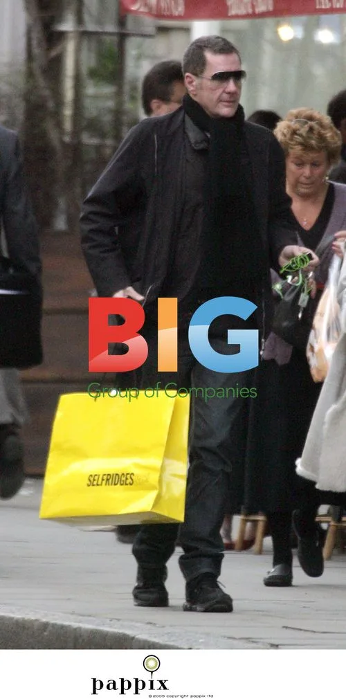 Barbara Windsor and Dale Winton Shopping