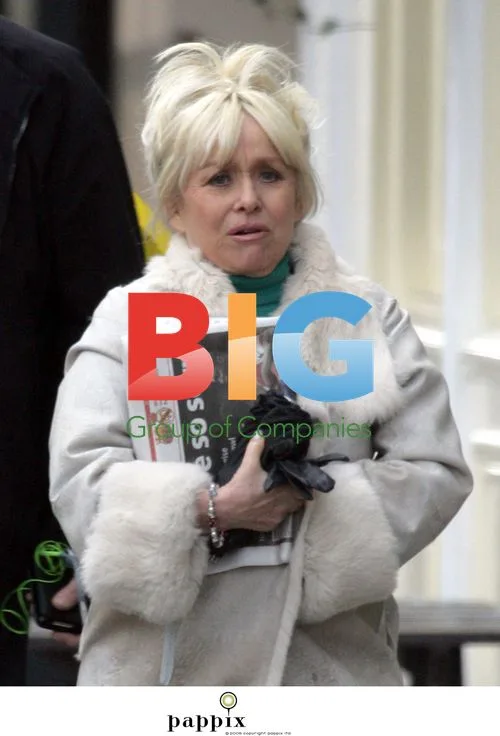 Barbara Windsor and Dale Winton shopping