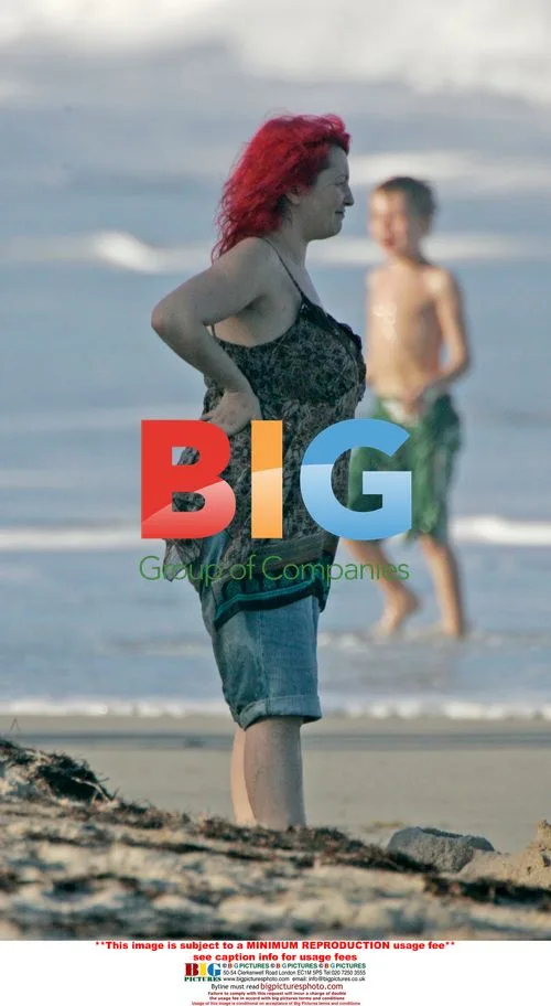 Jonathon Ross in Bond style shorts on holiday